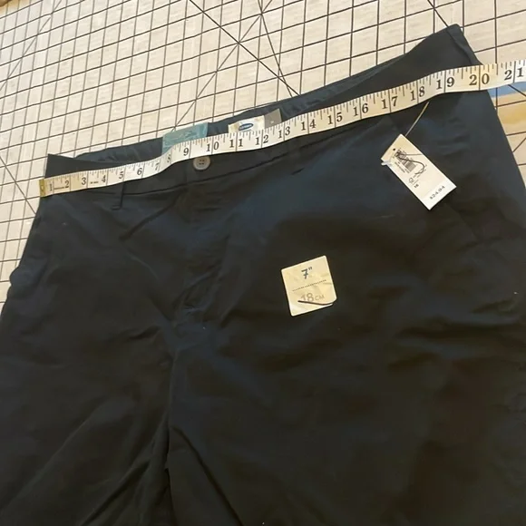 Old navy shorts, black, size 16, 7 inch inseam - Picture 6 of 6